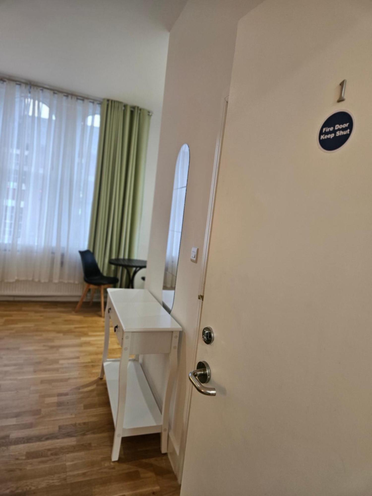 Central Chambers Suites - Suite 1 Лик Экстерьер фото